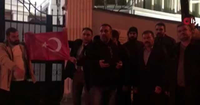 Ankara’da Yunanistan Büyükelçiliği önünde ‘bayrak’ protestosu