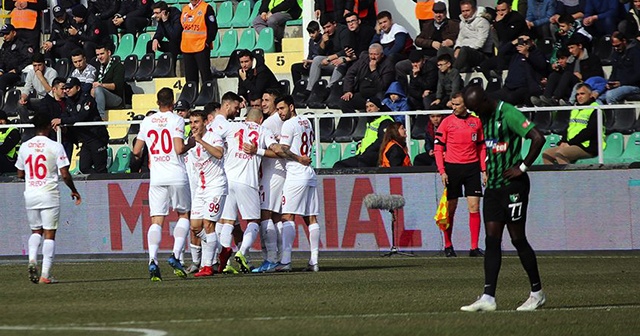 Antalyaspor deplasmanda Yukatel Denizlispor&#039;u 3-0 yendi