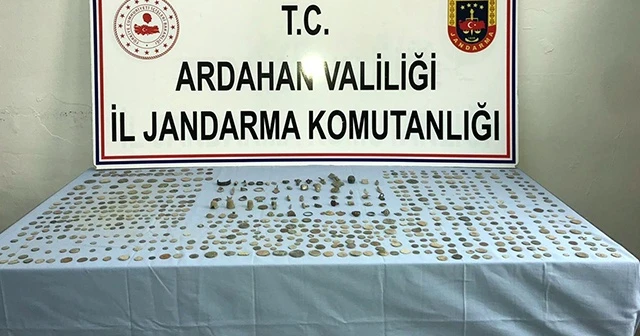 Kargo şirketine ait araçta bin 314 tarihi eser ele geçirildi