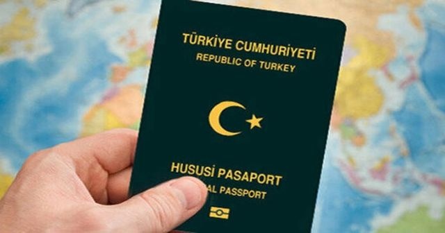 Avukatlara &quot;yeşil pasaport&quot; resmen başladı