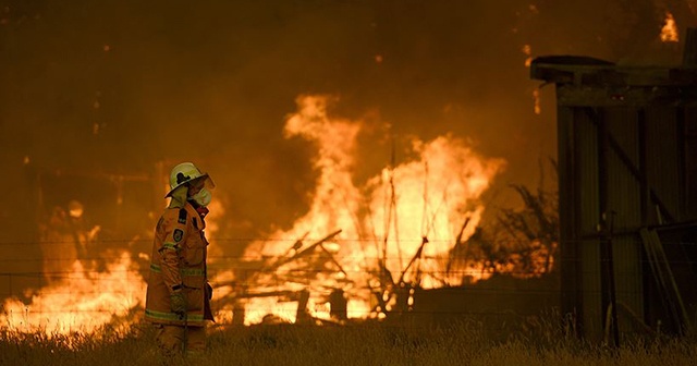 Avustralya&#039;da kuvvetli rüzgar yangınlara müdahaleyi güçleştiriyor