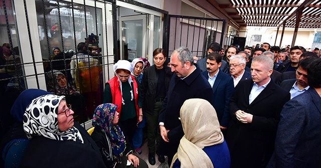 Bakan Gül&#039;den şehidin ailesine taziye ziyareti