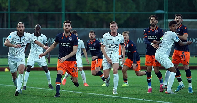 Başakşehir, 17 yaşındaki genç futbolcu ile profesyonel sözleşme imzaladı