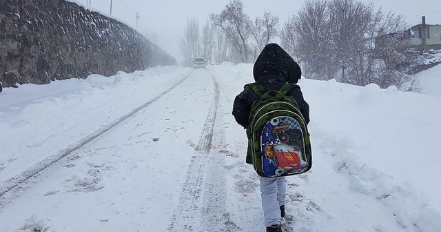 Başkale’de eğitime kar engeli