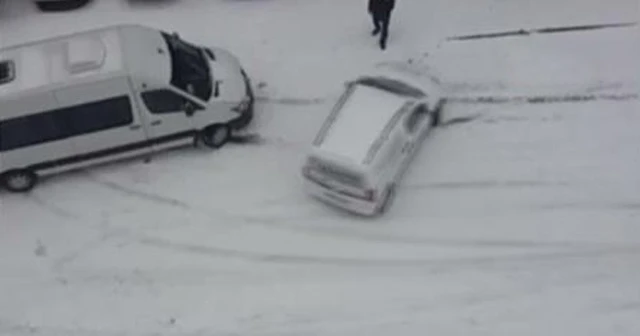 Başkent sokakları buz pistine döndü