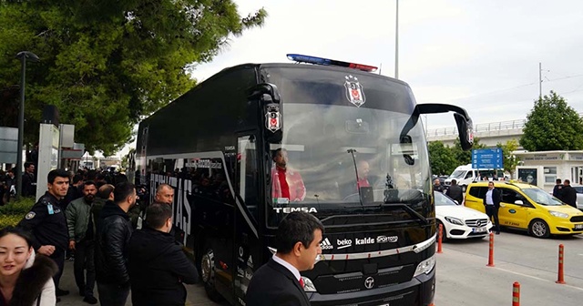 Beşiktaş devre arası kampı için Antalya’ya geldi