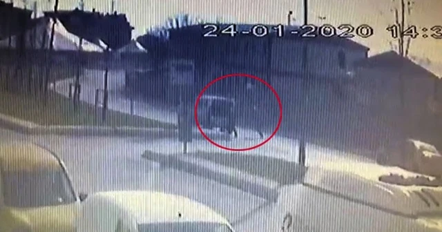 Pendik'te polise bıçaklı saldırı! O anlar kamerada