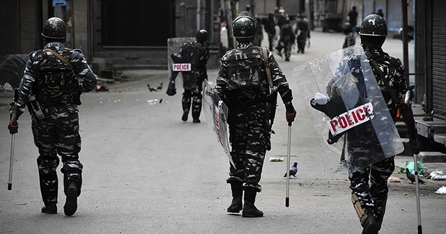 Cammu Keşmir&#039;de güvenlik güçleriyle direnişçiler arasında çatışma: 3 ölü