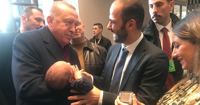 Cumhurbaşkanı Erdoğan, Mahir bebeğe altın taktı