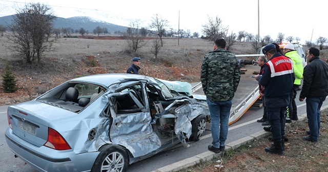 Denizli&#039;de otomobille hafif ticari araç çarpıştı: 1 ölü, 3 yaralı