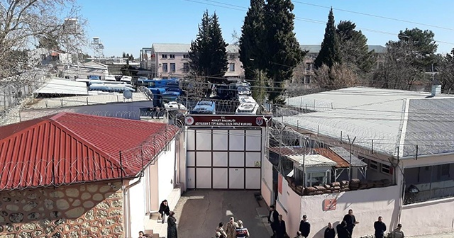 Depremde hasar gören cezaevi boşaltılıyor