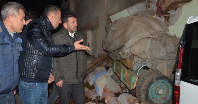 Depremden etkilenen Malatya&#039;nın Doğanyol ilçesinde hasar tespit çalışması sürüyor