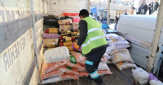 Depremzedeler için başlatılan kampanyaya destek çığ gibi büyüyor