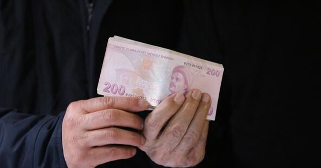 Depremzedelere gönderilen ceketten 10 bin lira çıktı