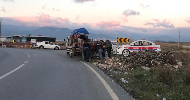 Devrilen traktörün altında kalan sürücü öldü