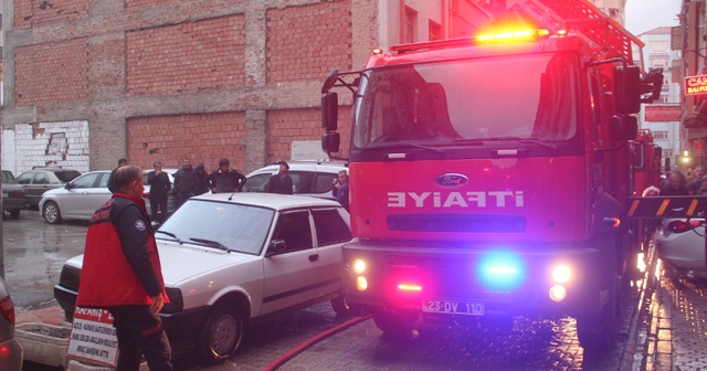 Elazığ&#039;da çatı yangını