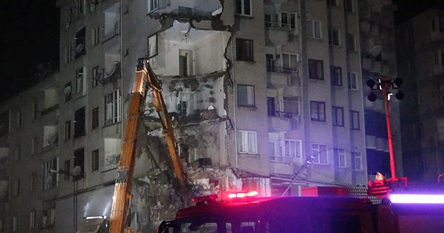 Elazığ'da çökme riski olan bina boşaltıldı, kontrollü yıkılacak