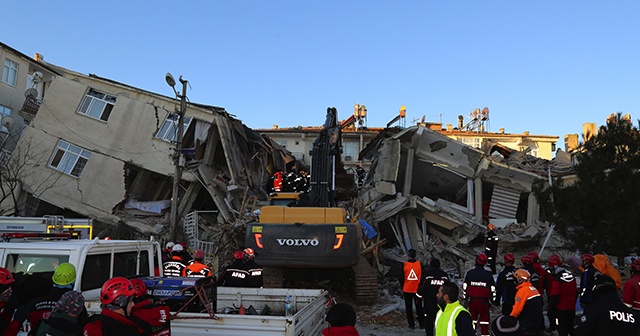 Elazığ’da depremin etkileri gün ağarınca ortaya çıktı