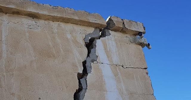 Elazığ&#039;daki deprem, Kayseri&#039;deki evde büyük hasara neden oldu