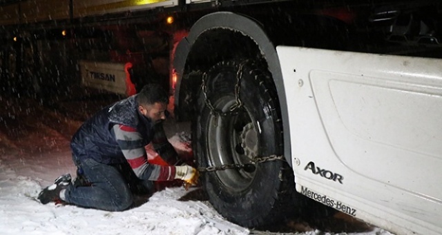 Erzincan&#039;da ulaşıma kar engeli