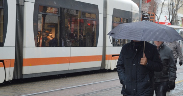 Eskişehir’de aynı gün karlı ve güneşli hava şaşırttı