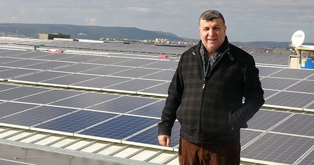 Fabrikanın çatısına kurduğu güneş enerjisiyle her ay 100 bin lira kazanıyor