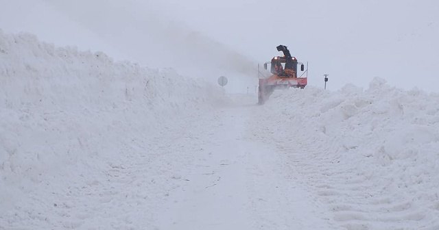 Giresun&#039;da 88 köy yolu kardan ulaşıma kapandı