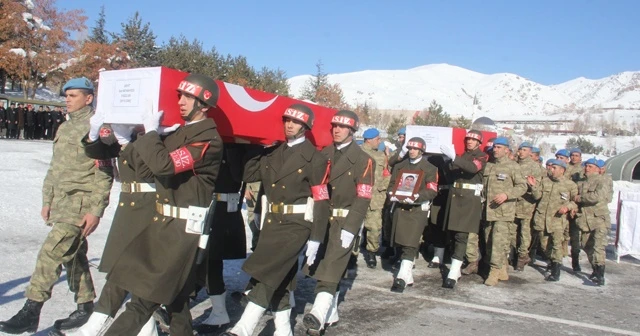 Hakkari'de eğitim kazasında şehit olan askerler için tören düzenlendi