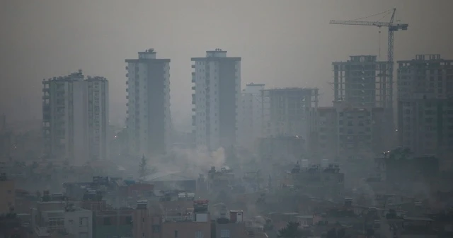 Hava kirliliği nedeniyle şehirde göz gözü görmüyor