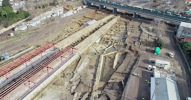 Haydarpaşa&#039;da rayların altından tarihi liman şehri çıkmıştı: Anadolu tarihine ışık tutuyor