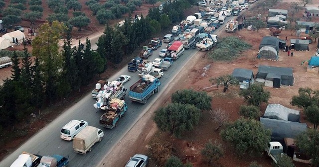 İdlib&#039;deki saldırılar nedeniyle 20 bin sivil daha Türkiye sınırı yakınlarına göç etti