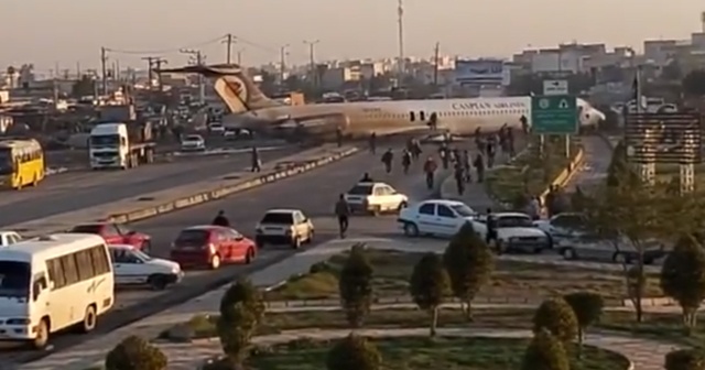 İran&#039;da yolcu uçağı iniş sırasında pistten çıktı