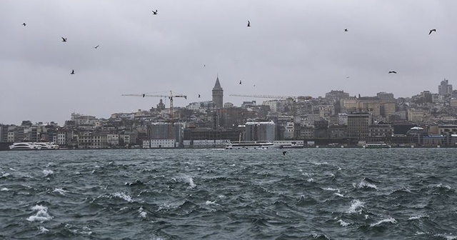 İstanbul'da fırtına ve yağış etkisini sürdürüyor