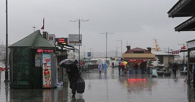 İstanbul&#039;da şiddetli yağış ve rüzgar etkisini sürdürüyor