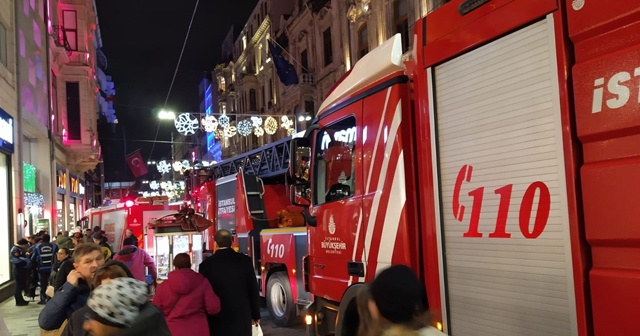 İstiklal Caddesi’ndeki bir iş yerinde yangın paniği