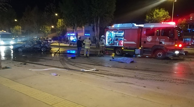 İzmir'de korkunç kaza, 2 ölü 1 de yaralı var