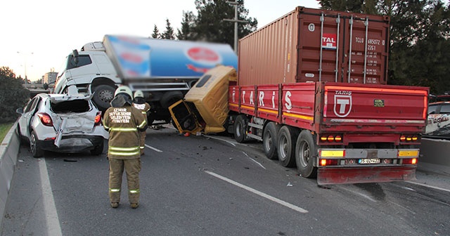 İzmir&#039;de zincirleme kaza: 1&#039;i ağır 6 yaralı