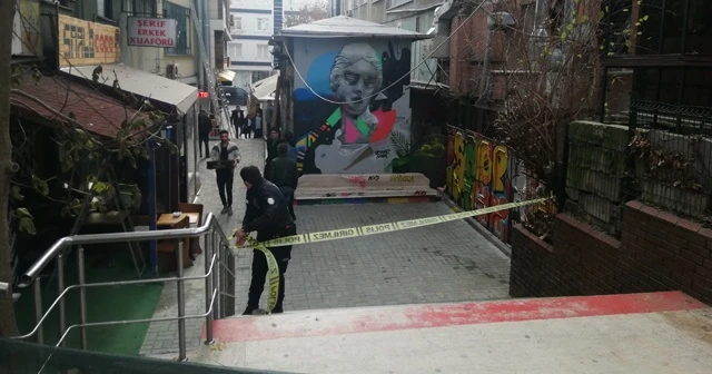 Kafede bıçaklanan bir kişi hayatını kaybetti