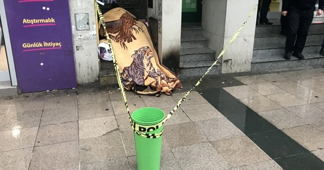 Kaldırımda donarak öldü