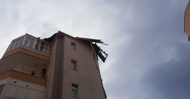 Kayseri’de şiddetli rüzgar çatıları uçurdu