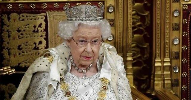 Kraliçe 2. Elizabeth, Brexit yasasına onay verdi
