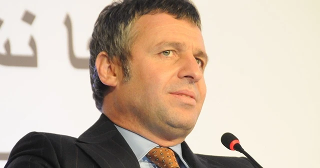 Kürsüde konuşma yaparken kalp krizi geçirdi