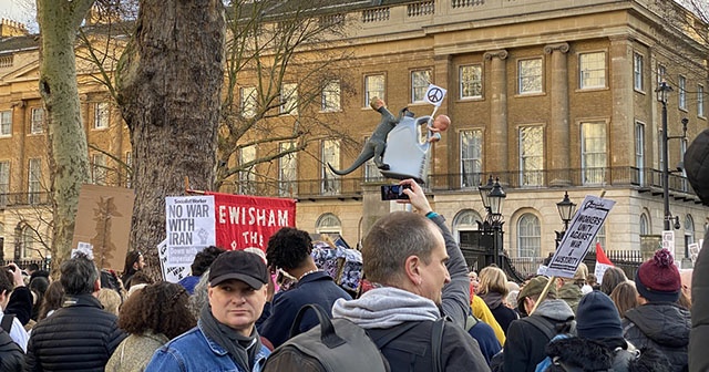 Londra'da savaş karşıtı gösteri düzenlendi