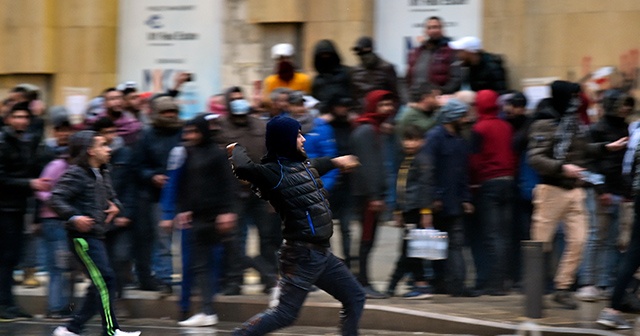 Lübnan’da göstericiler yeni hükümeti protesto etti