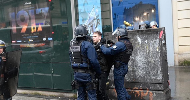 Macron tüm polislerin eylemcilere şiddet uygulamadığını savundu