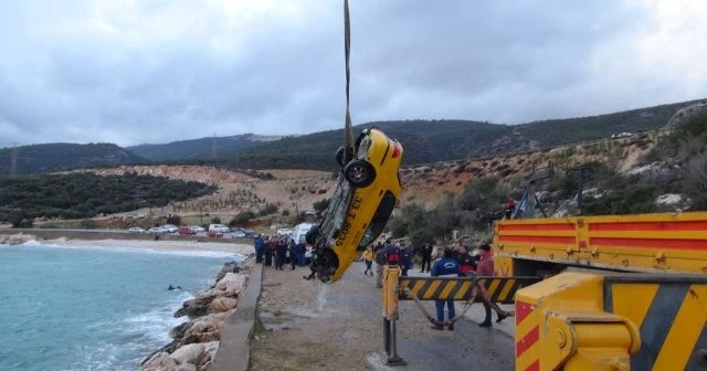 Mersin’de otomobil denize düştü