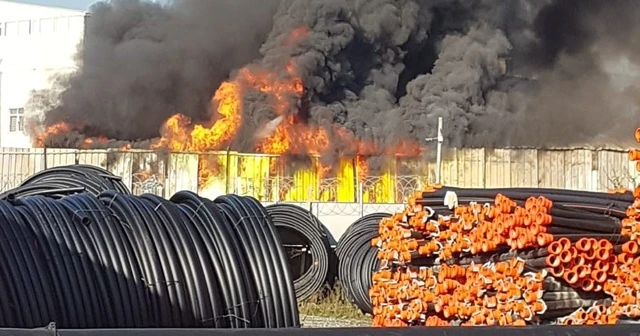 Pendik’te geri dönüşüm fabrikasında korkutan yangın