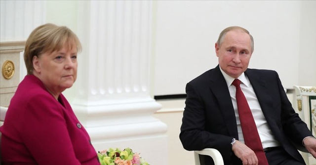 Putin ve Merkel&#039;den kritik Libya zirvesi