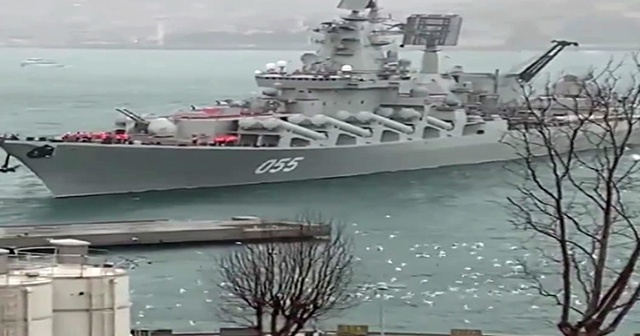 Rus savaş gemisi, İstanbul Boğazı&#039;nda kıyıya sürüklendi