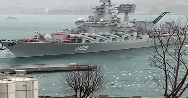 Rus savaş gemisi, İstanbul Boğazı'nda kıyıya sürüklendi